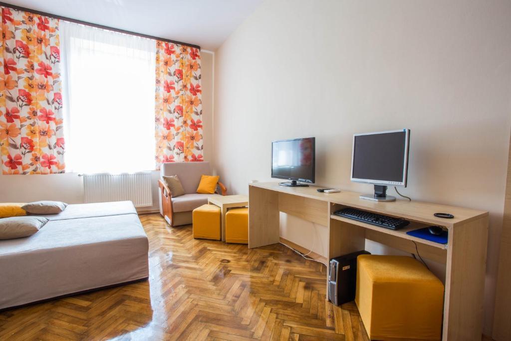 24 Guesthouse Krasków Cameră foto