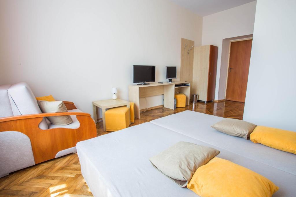 24 Guesthouse Krasków Cameră foto